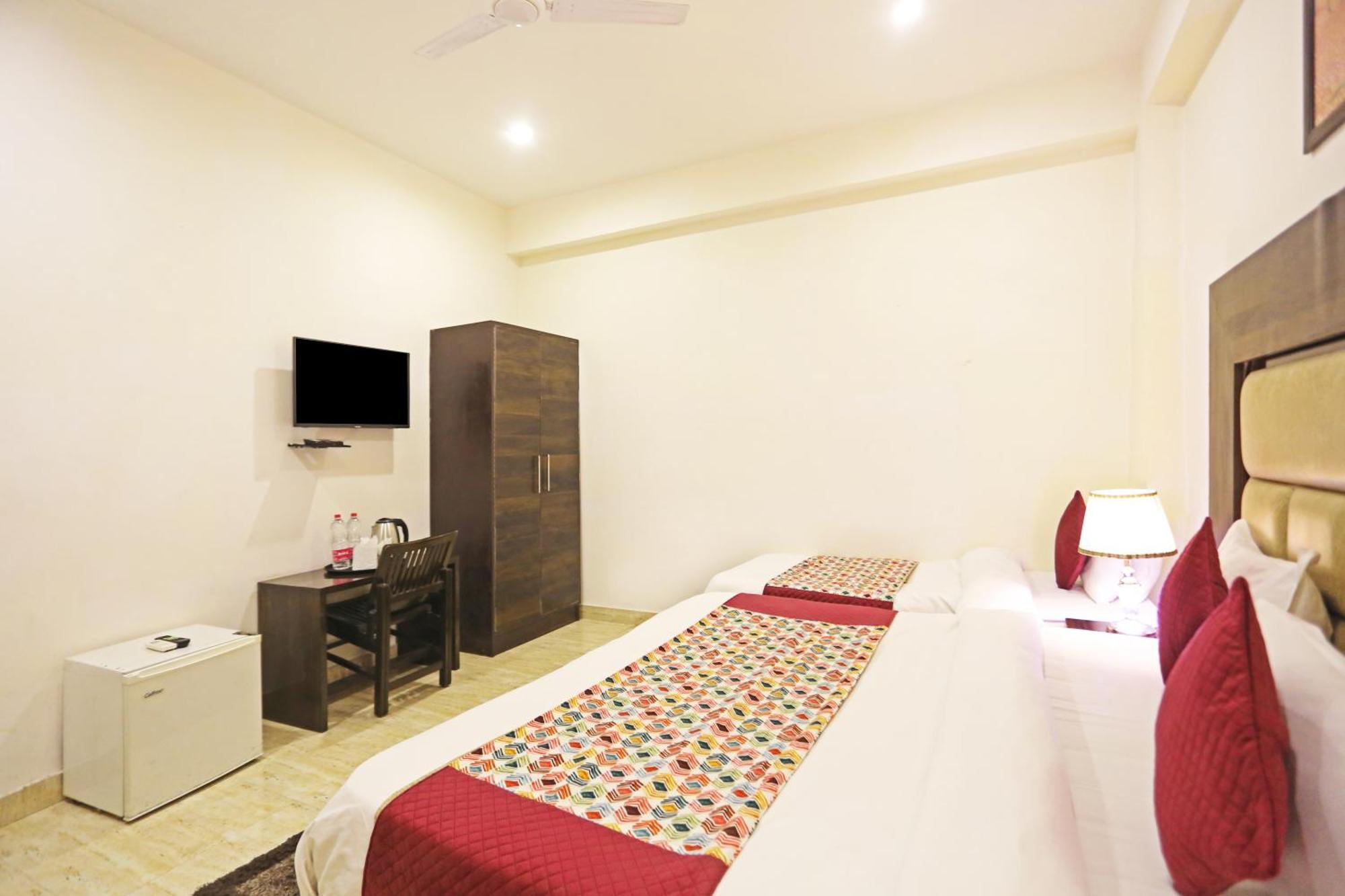 Airport Hotel Kiara - New Delhi Airport Exterior photo