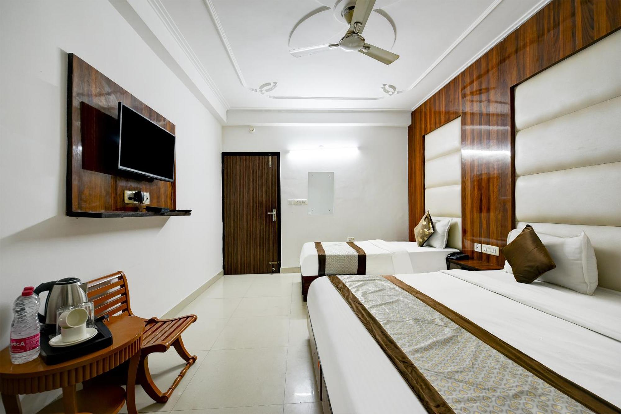 Airport Hotel Kiara - New Delhi Airport Exterior photo