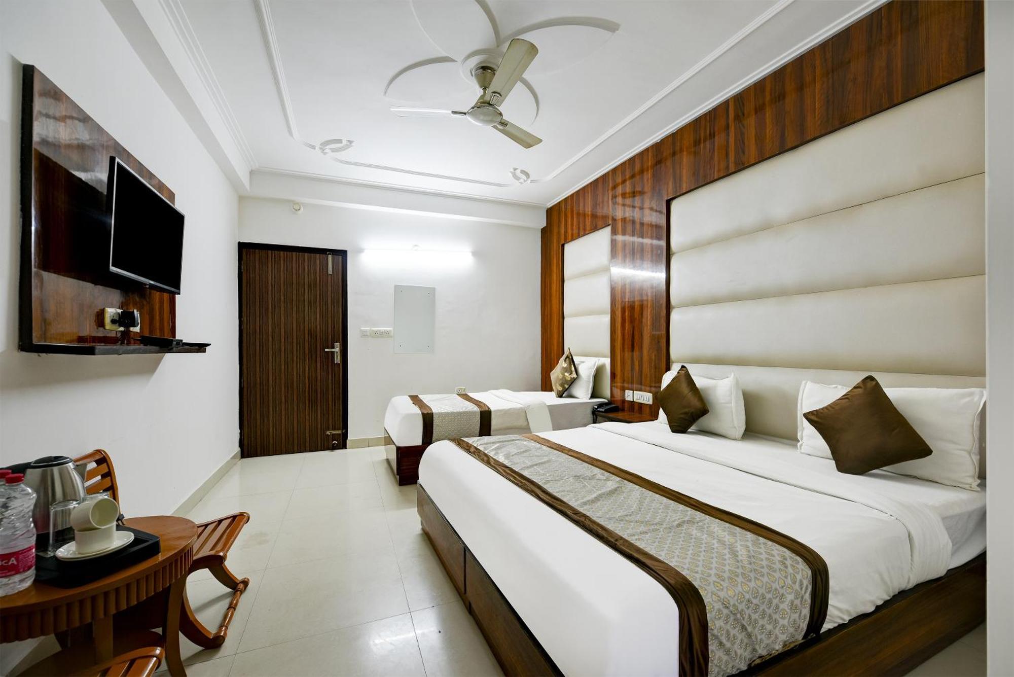 Airport Hotel Kiara - New Delhi Airport Exterior photo